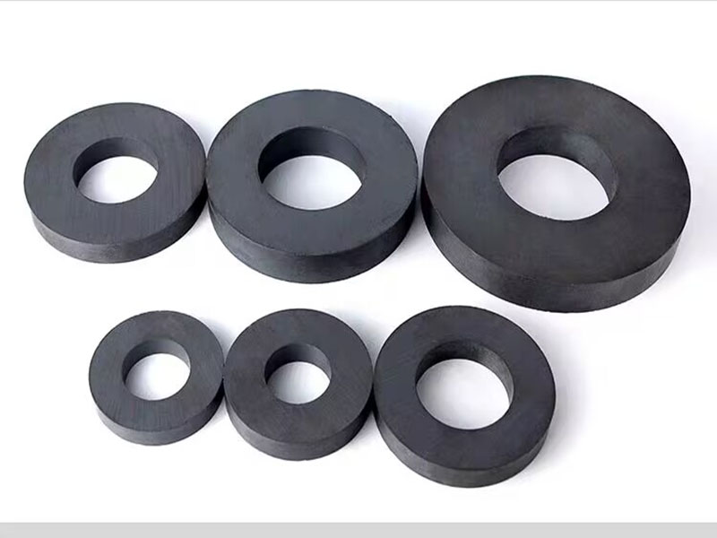 Toroidal ferrite magnet